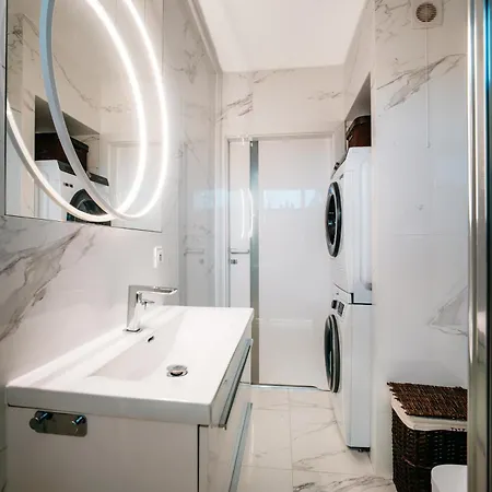 Family Nest Premium 2 Bedroom 2 Bathrooms & Parking By Stayly דירה *