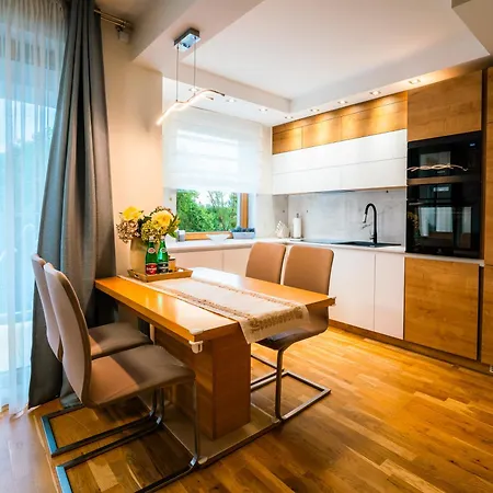 Family Nest Premium 2 Bedroom & Parking By Stayly