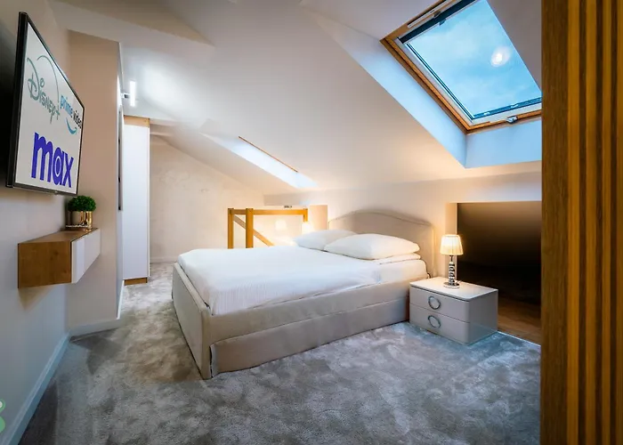 Family Nest Premium 2 Bedroom 2 Bathrooms & Parking By Stayly